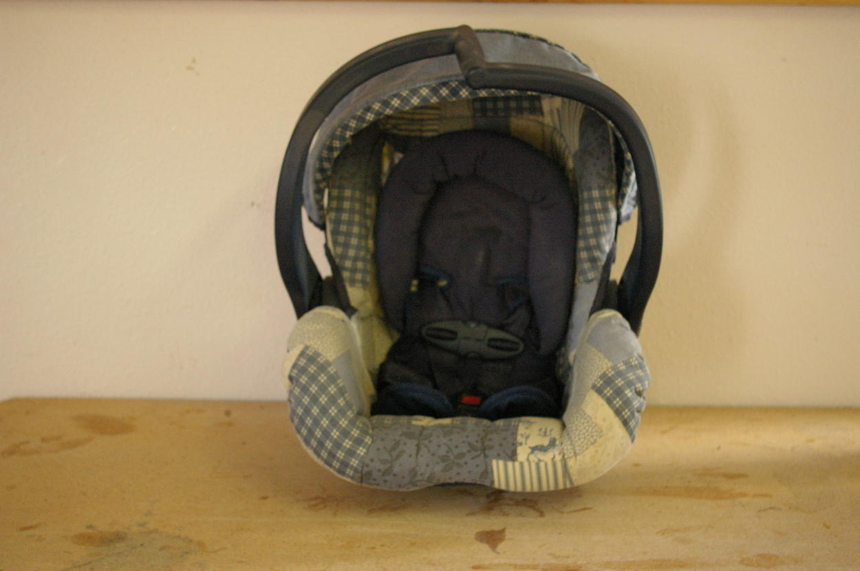 Osh Kosh/Even Flo Infant Carrier
Sold with Stroller